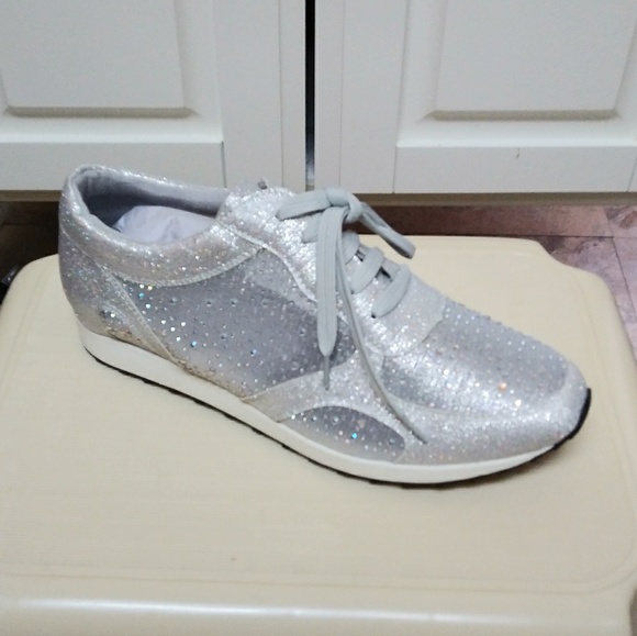 New WOMEN'S RHINESTONE STUDDED FASHION SNEAKER - Picture 7 of 8